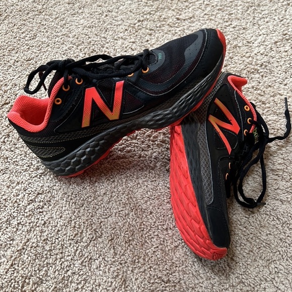 New Balance SZ 9 fresh foam Hierro running sneakers. - Picture 10 of 10